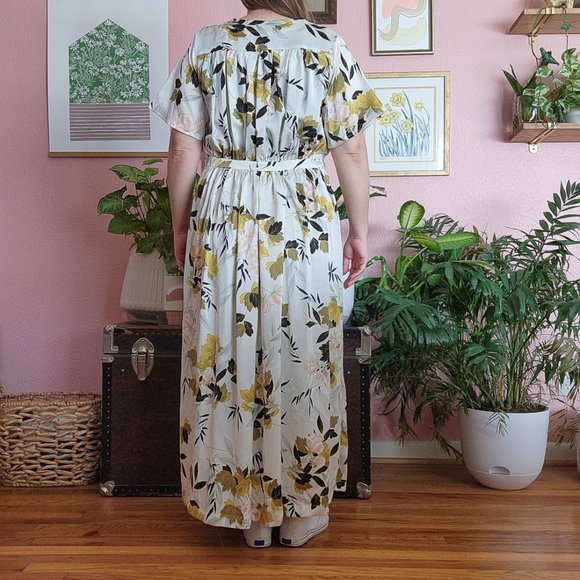 Easel Boutique Silky Satin Floral Peony Maxi Length House Robe Size M NWOT - Picture 5 of 16